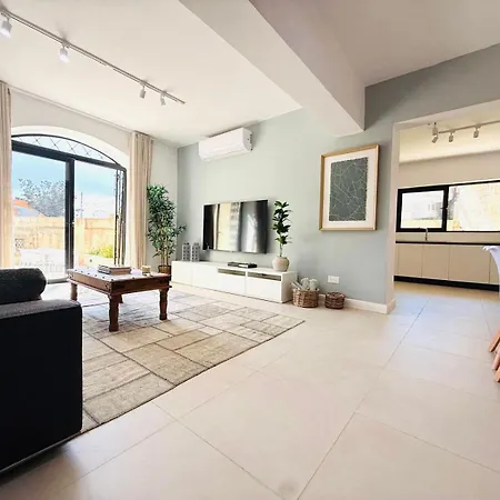 Torri Katur 1 With Private Garden Apartment
