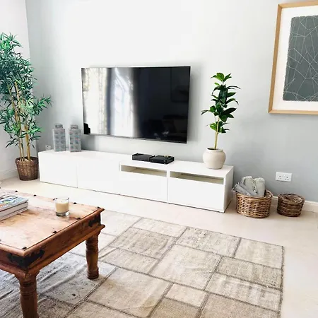 Torri Katur 1 With Private Garden Apartment *