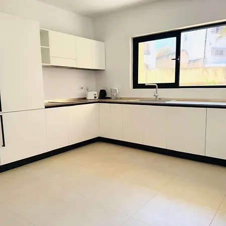 Torri Katur 1 With Private Garden Daire