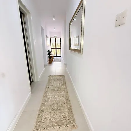 Torri Katur 1 With Private Garden Daire